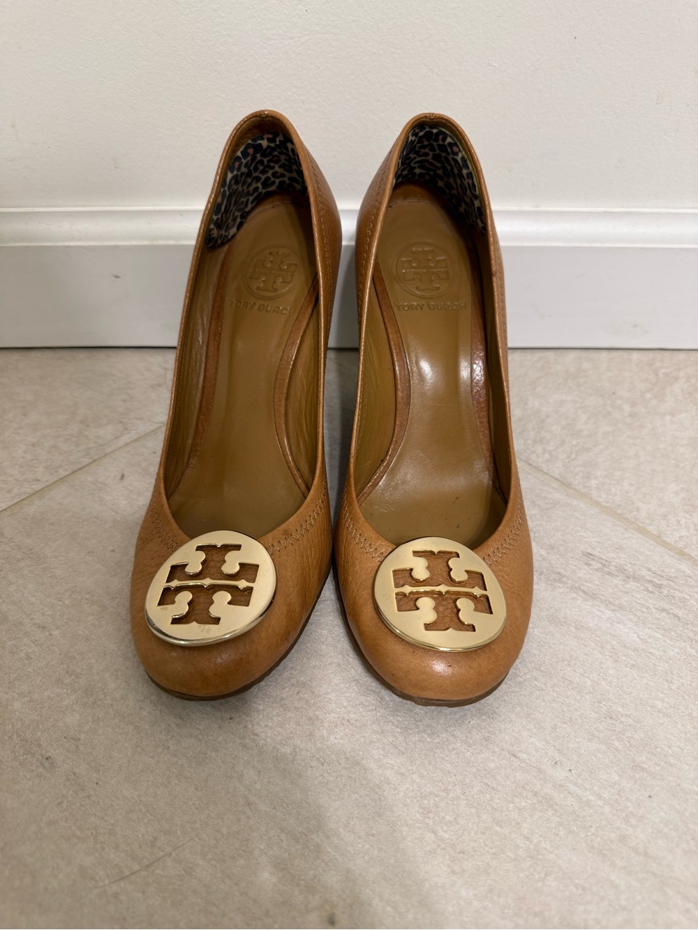 Tory Burch Tan Leather Heels with Gold Logo Medallion